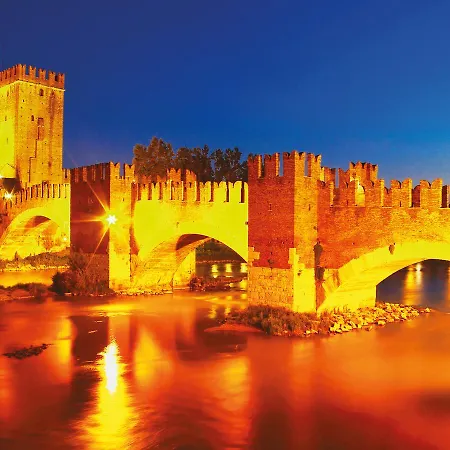 Simoni 10 3* Βερόνα